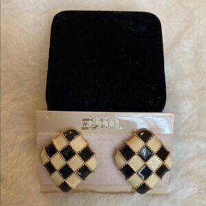 *NWT* Vintage ST JOHN Black & Ivory Enamel/Gold-Tone Clip On Earrings